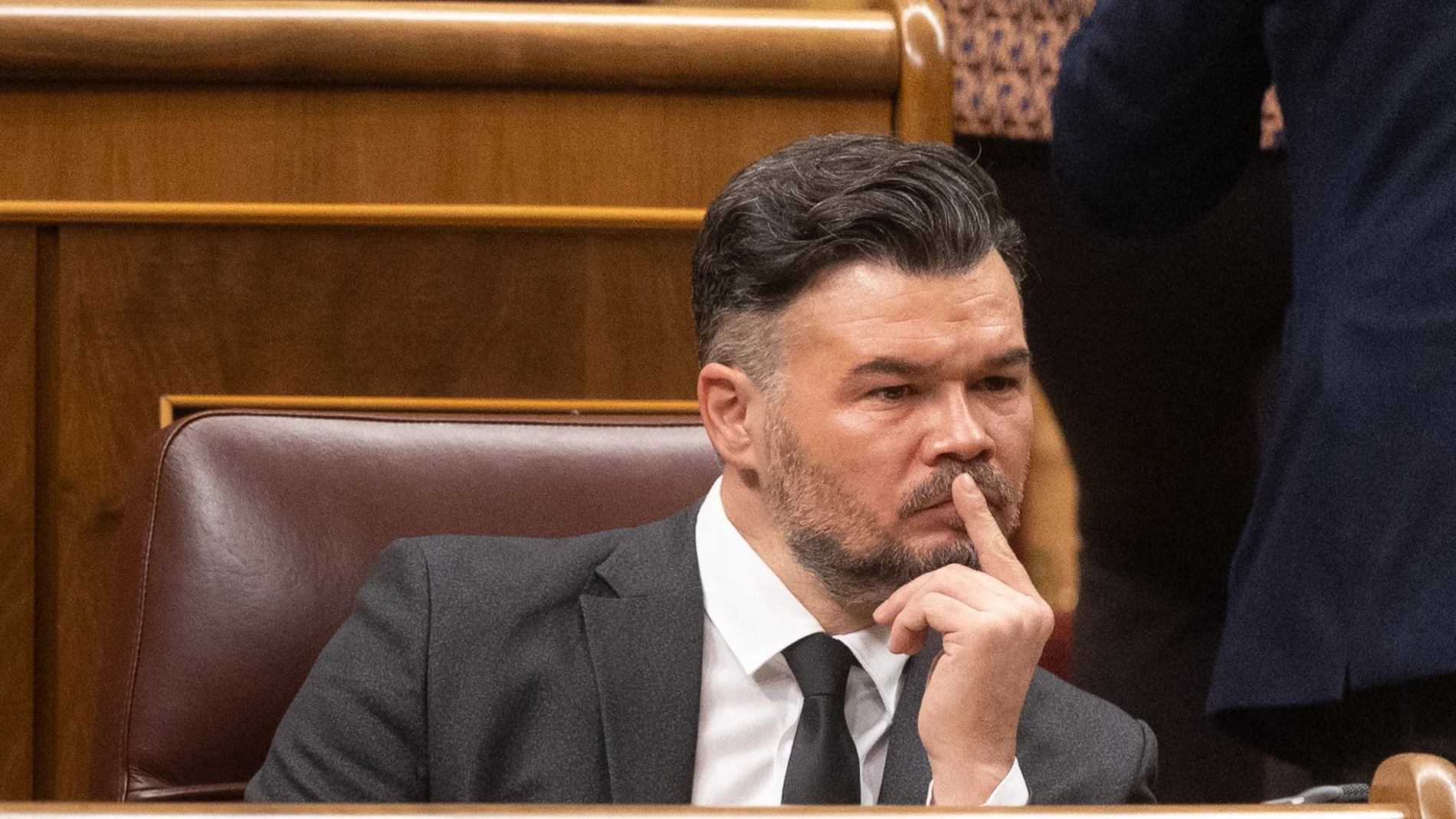 Economía.- Rufián confirma negociaciones por las pensiones y ve "mala excusa" rechazar el decreto por ser ómnibus