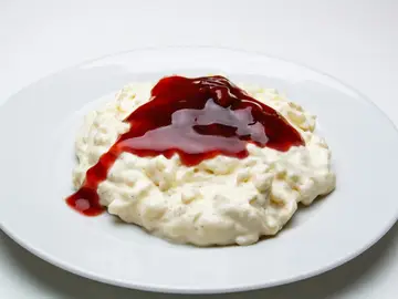 Imagen de archivo de arroz con leche y frutas Imagen de archivo de arroz con leche y frutas