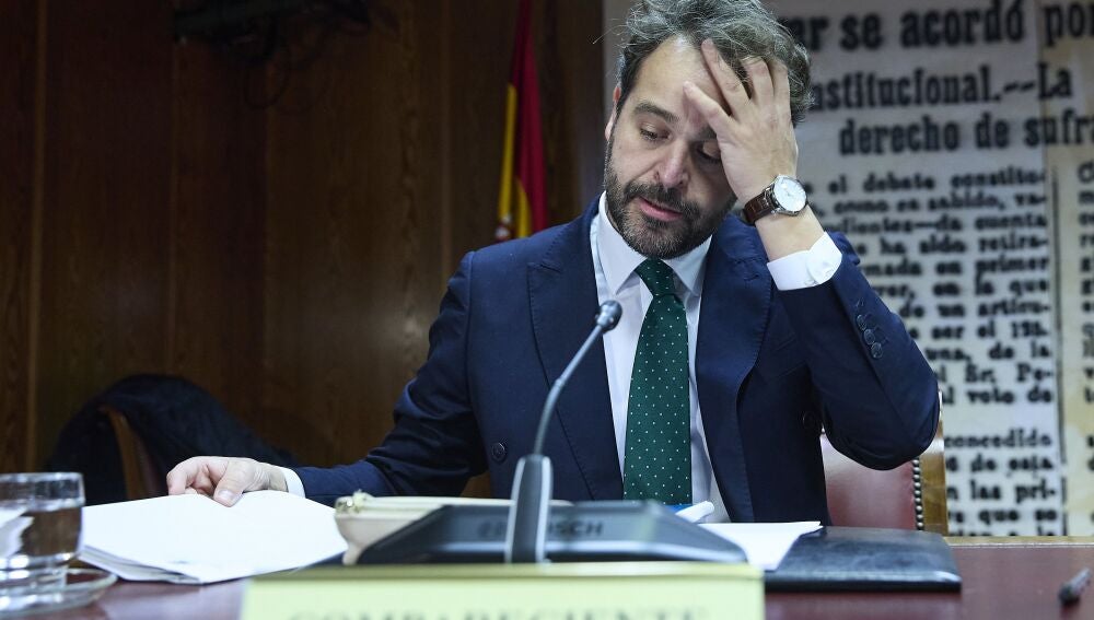 El Secretario Adjunto de Organización del PSOE, diputado y exalcalde de Bedmar y Garcíez (Jaén), Juan Francisco Serrano Martínez, comparece ante la Comisión de Investigación del ‘caso Koldoí, en el Senado, a 4 de diciembre de 2025, en Madrid (España). Serrano ha sido citado por ser la ex ‘mano derec