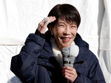 URAWA (Japan), 03/02/2026.- Japanese Prime Minister and leader of the ruling Liberal Democratic Party (LDP) Sanae Takaichi delivers a speech in support for a local candidate at an election campaign rally in Urawa, near Tokyo, Japan, 03 February 2026. The Nikkei Stock Average closed at a record high on 03 February, jumping almost four percent as investors welcomed the ruling LDP&rsquo;s proposed economic policies ahead of the 08 February general election. (Elecciones, Jap&oacute;n, Tokio) EFE/EPA/FRANCK RO...
