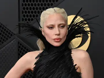 Lady Gaga con manicura negra. Lady Gaga con manicura negra.