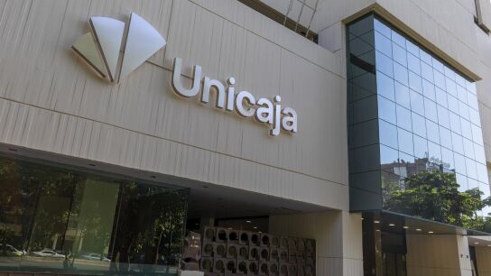 Unicaja cierra 2025 con un beneficio récord de 632 millones y repartirá ...