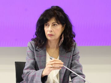 La ministra de Igualdad, Ana Redondo, atiende a los medios antes del Comit&eacute; de Crisis del Ministerio de Igualdad, en el Ministerio de Igualdad, a 4 de febrero de 2026, en Madrid (Espa&ntilde;a). El comit&eacute; de crisis ha sido convocado por el Ministerio ante el repunte de asesinatos por violencia de g&eacute;nero este a&ntilde;o.04 FEBRERO 2026Marta Fern&aacute;ndez / Europa Press04/02/2026