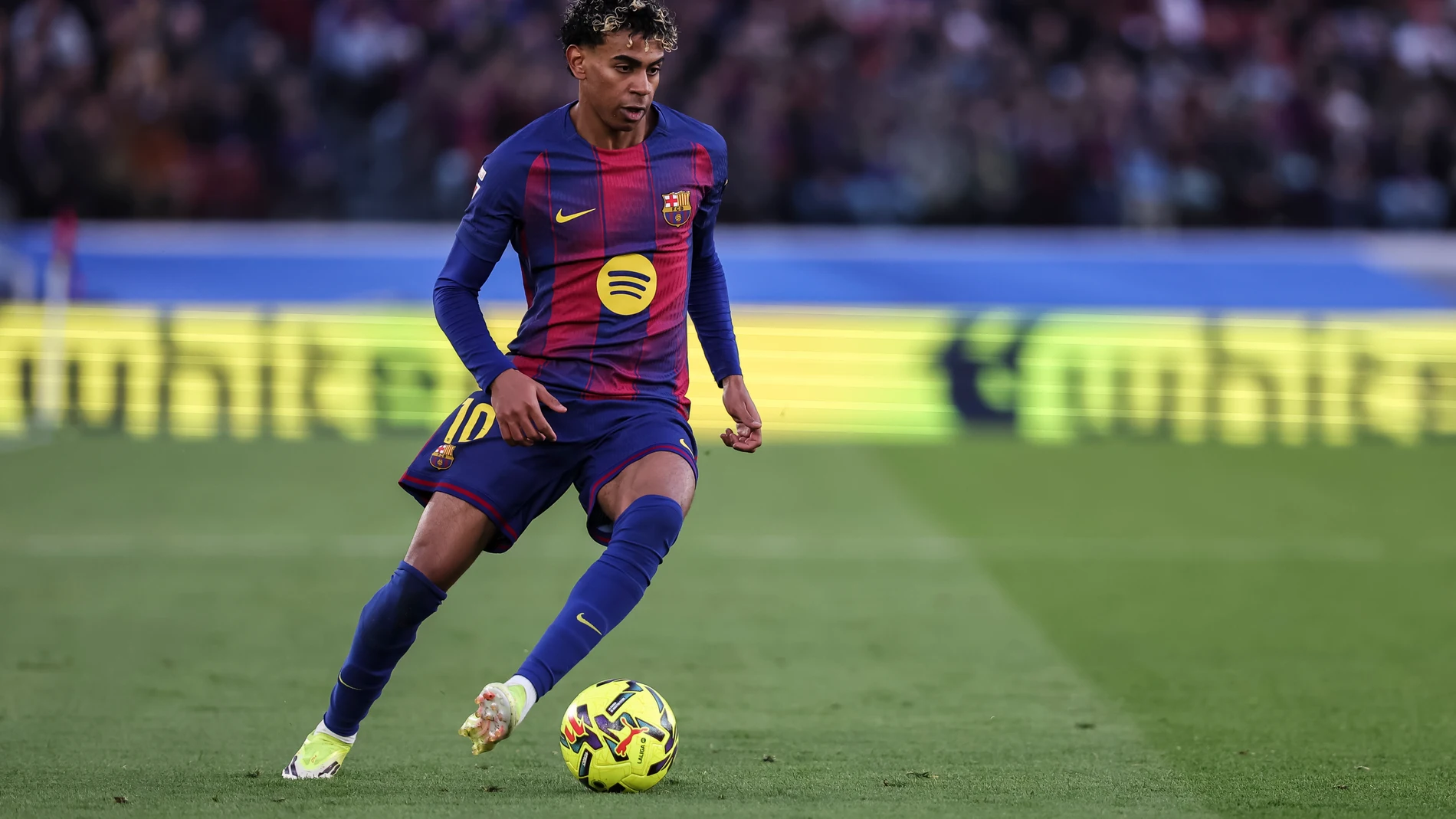 Lamine Yamal of FC Barcelona controls the ball during the Spanish league, LaLiga EA Sports, football match played between FC Barcelona and RCD Mallorca at Spotify Camp Nou stadium on February 07, 2026 in Barcelona, Spain. AFP7 07/02/2026 ONLY FOR USE IN SPAIN