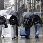 La borrasca Marta llega con lluvia y viento: estos tres abrigos est&aacute;n preparados para el temporal