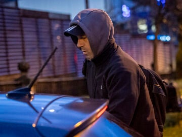 SAN SEBASTI&Aacute;N, 10/02/2026.- El exjefe de ETA, Garikoitz Aspiazu, Txeroki, a su salida este martes de la prisi&oacute;n de Martutene, en San Sebasti&aacute;n. Txeroki se le ha concedido un r&eacute;gimen de semilibertad de lunes a viernes con la obligaci&oacute;n de volver a dormir a prisi&oacute;n en aplicaci&oacute;n del art&iacute;culo 100.2 del Reglamento Penitenciario. EFE/Javier Etxezarreta 