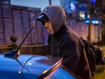 El exjefe de ETA, Garikoitz Aspiazu, Txeroki, en semilibertad de lunes a viernes SAN SEBASTIÁN, 10/02/2026.- El exjefe de ETA, Garikoitz Aspiazu, Txeroki, a su salida este martes de la prisión de Martutene, en San Sebastián. Txeroki se le ha concedido un régimen de semilibertad de lunes a viernes con la obligación de volver a dormir a prisión en aplicación del artículo 100.2 del Reglamento Penitenciario. EFE/Javier Etxezarreta