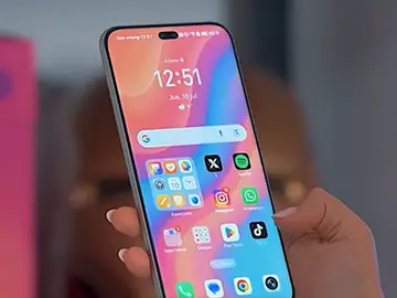 Su pantalla AMOLED con hasta 5000 nits es de las mejores de su segmento HONOR 400 Pro