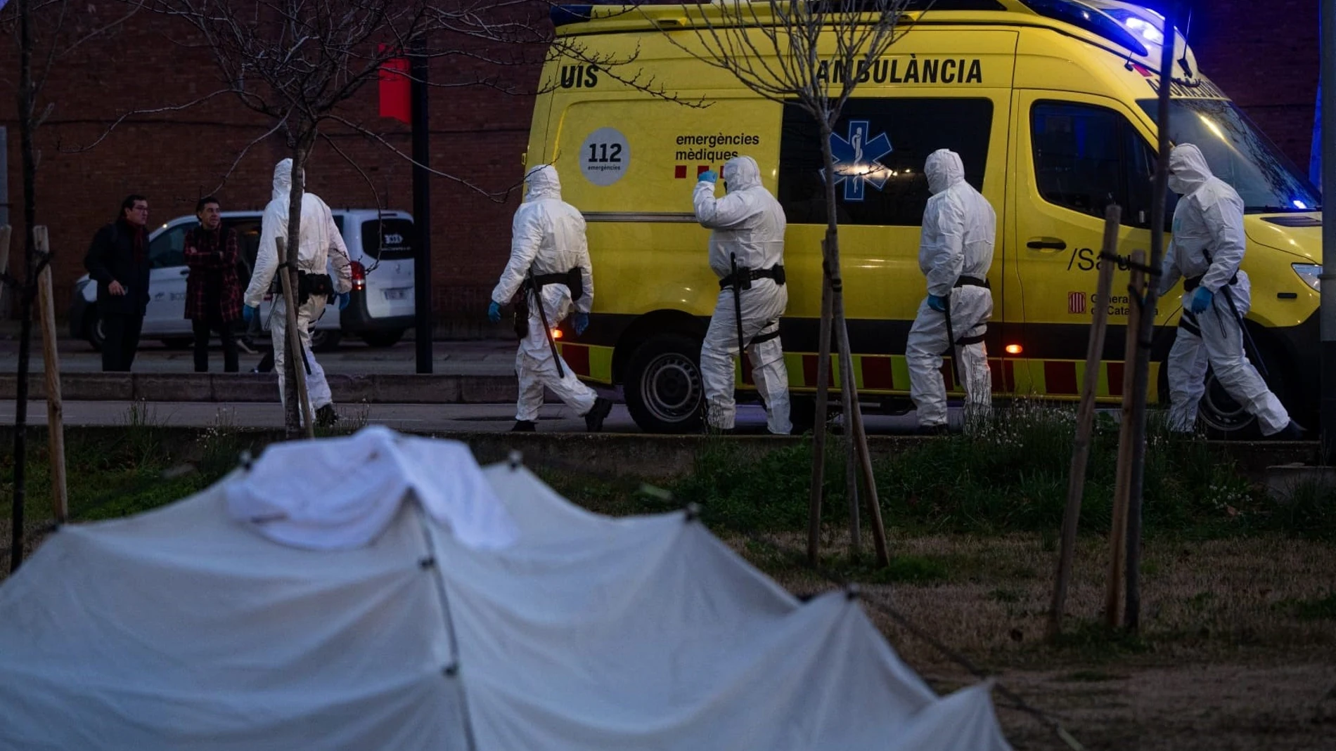 La Guardia Urbana de Barcelona retira parte de un campamento en la Zona Franca de Barcelona LORENA SOPENA - EUROPA PRESS 10/02/2026