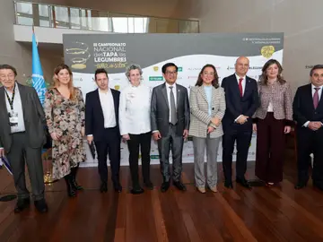 Autoridades en el Centro Cultural Miguel Delibes de Valladolid celebrando el Día Mundial de las Legumbres Autoridades en el Centro Cultural Miguel Delibes de Valladolid celebrando el Día Mundial de las Legumbres