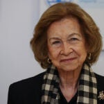 La Reina Sof&iacute;a reaparece de luto en Bizkaia.