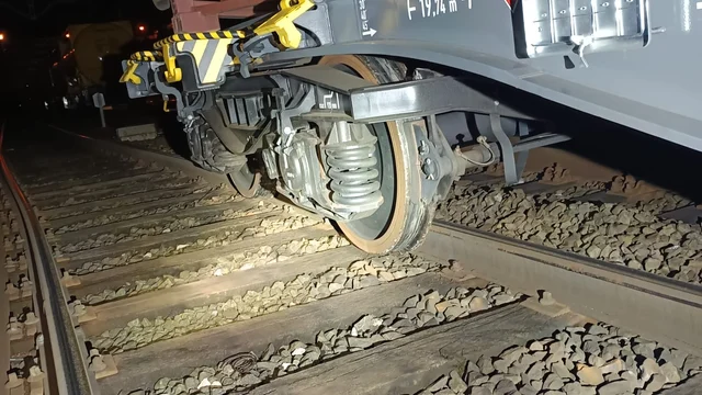 Eje del tren de Irún fuera del carril