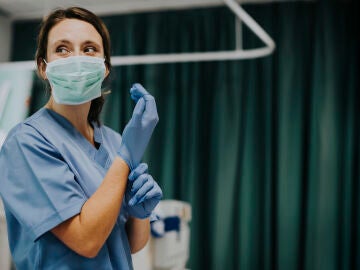 Una enfermera trabajando