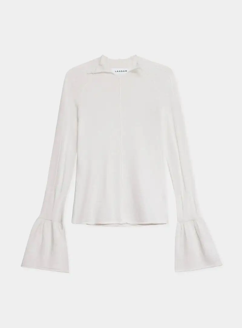 Camiseta con mangas de vuelo.