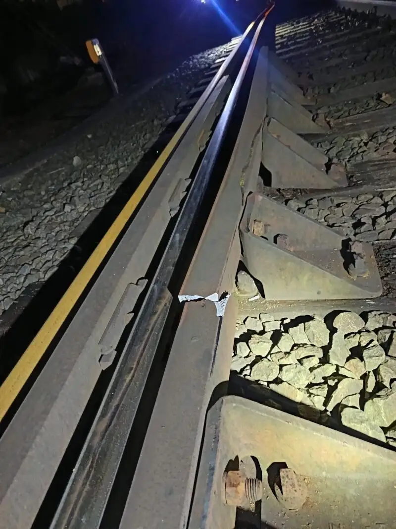 Silencio informativo oficial ante el descarrilamiento de tren de mercancías peligrosas en Irún