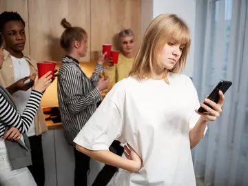 La ciencia revela por qué las personas más inteligentes tienden a tener menos amigos La ciencia revela por qué las personas más inteligentes tienden a tener menos amigos