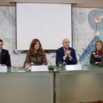 La rectora de la Universidad de Le&oacute;n, Nuria Gonz&aacute;lez, y el alcalde de Le&oacute;n, Jos&eacute; Antonio Diez, presentan el Centro Europe Direct Le&oacute;n otorgado por la Comisi&oacute;n Europea a la ULE. Acompa&ntilde;ados por el vicerrector de Internacionalizaci&oacute;n y Compromiso Global, Jos&eacute; Alberto Ben&iacute;tez- Andrades, y la directora del Centro Europe Direct, Maite Tasc&oacute;n