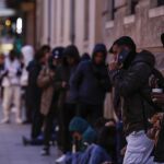 Los migrantes que accedan a la regularizaci&oacute;n podr&aacute;n viajar dentro de la UE pero no residir ni trabajar