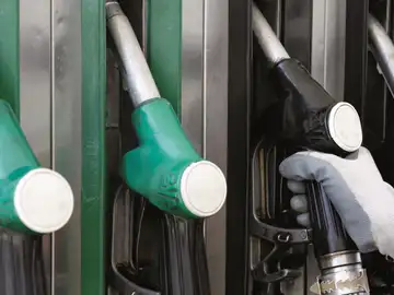 Imagen de archivo de un surtidor. Imagen de archivo de un surtidor.