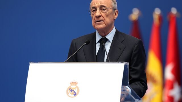 (Foto de ARCHIVO) FILED - 16 July 2024, Spain, Madrid: Real Madrid president Florentino Perez speaks ahead of the presentation of then new Real Madrid player Kylian Mbappe at the Santiago Bernabeu Stadium. The European Super League has been consigned to history after UEFA and Real Madrid reached an agreement to end a near-five-year dispute. Photo: Isabel Infantes/PA Wire/dpa 16/07/2024 ONLY FOR USE IN SPAIN