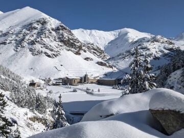 Sucesos.- Hallan vac&iacute;a una caja fuerte robada de un hotel de monta&ntilde;a en Girona que los ladrones despe&ntilde;aron para abrirla