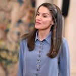 La reina Letizia recibe en audiencia a una representaci&oacute;n de la Fundaci&oacute;n Claudia Tecglen