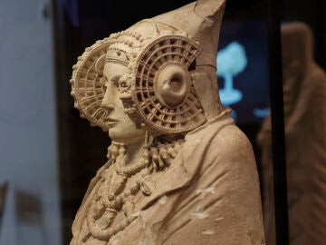 MADRID, 12/02/2026.- El regreso a Espa&ntilde;a desde Francia de la Dama de Elche, hace ahora 85 a&ntilde;os, no fue una devoluci&oacute;n incondicional sino un intercambio de obras de arte gestionado por el r&eacute;gimen de Franco y el gobierno de Vichy durante la Segunda Guerra Mundial. Espa&ntilde;a entreg&oacute; a cambio un retrato de Vel&aacute;zquez, una obra de El Greco y otras piezas, a cambio de la Dama, un Murillo y tesoros visigodos. EFE/Zipi Arag&oacute;n 