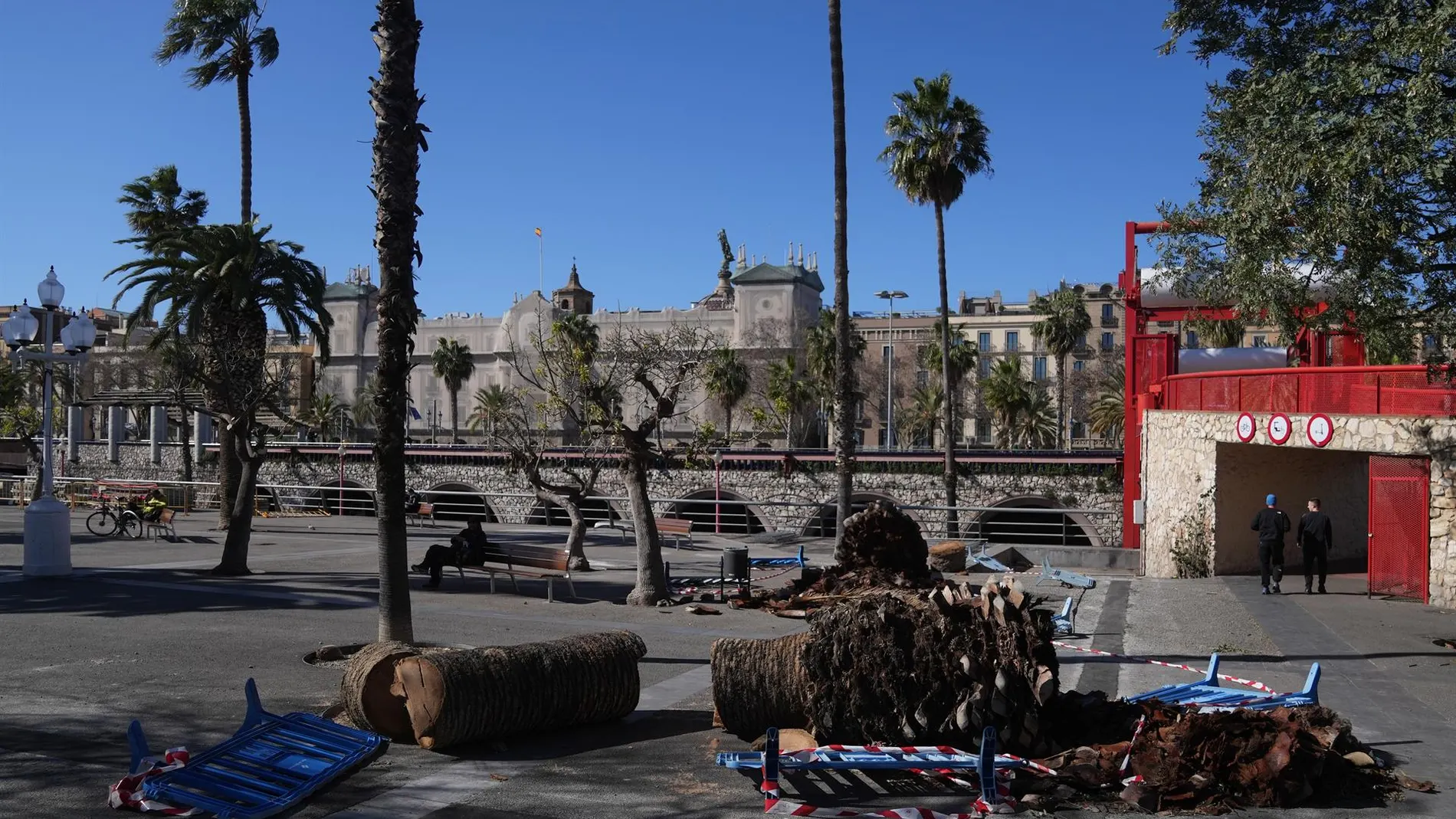 Fallece una mujer de 46 años herida crítica por la ventada en Barcelona