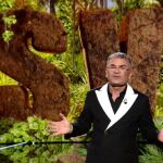 Jorge Javier V&aacute;zquez anuncia que el primer concursante de 'Supervivientes 2026' ser&aacute; revelado esta noche en 'De Viernes'