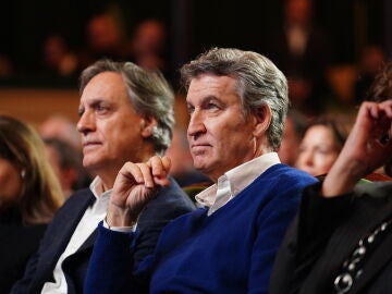 El presidente del PP, Alberto N&uacute;&ntilde;ez Feij&oacute;o (d), acompa&ntilde;ado del alcalde de Salamanca, Carlos Garc&iacute;a Carbayo (i), presenta la candidatura del partido para las elecciones del 15M encabezada por Alfonso Fern&aacute;ndez Ma&ntilde;ueco, a 13 de febrero de 2026, en Salamanca, Castilla Le&oacute;n (Espa&ntilde;a). Feij&oacute;o abre este viernes la precampa&ntilde;a en Castilla y Le&oacute;n ante las elecciones del pr&oacute;ximo 15 de marzo y participa en Salamanca en el acto de presentaci&oacute;n de candidaturas junto al presidente del PP de CyL y candidato ...