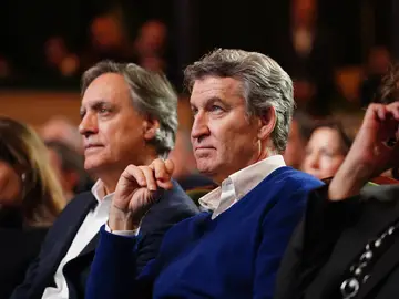 Feijóo presenta la candidatura de Mañueco para las elecciones del 15 de marzo en Castilla y León El presidente del PP, Alberto Núñez Feijóo (d), acompañado del alcalde de Salamanca, Carlos García Carbayo (i), presenta la candidatura del partido para las elecciones del 15M encabezada por Alfonso Fernández Mañueco, a 13 de febrero de 2026, en Salamanca, Castilla León (España). Feijóo abre este viernes la precampaña en Castilla y León ante las elecciones del próximo 15 de marzo y participa en Salamanca en el acto de presentación de candidaturas junto al presidente del PP de CyL y candidato ...