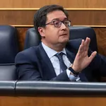 Óscar López, en su escaño