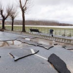 magen de los graves desperfectos que el temporal ha ocasionado a la carretera de acceso a Hu&eacute;tor Tajar