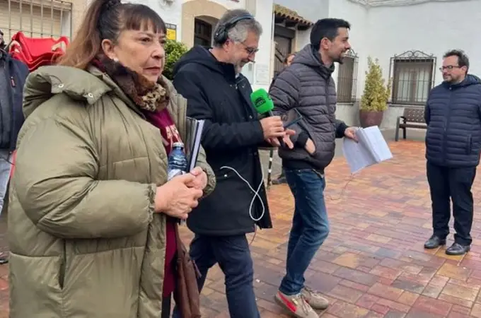 Carlos Alsina convierte la radio en ficción en un especial histórico desde Manzaneque por el Día Mundial de la Radio Carlos Alsina convierte la radio en ficción en un especial histórico desde Manzaneque por el Día Mundial de la Radio