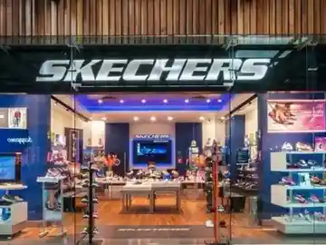 No es solo que estén en descuento, es que esa sensación acolchada hace que tus pasos parezcan más ligeros y descansados Skechers Delson 3.0