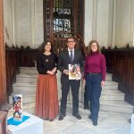 A la izquierda, la directora del Instituto de Cultura Juan Gil-Albert, Cristina Mart&iacute;nez, y a su lado, el diputado de Cultura, Juan de Dios Navarro