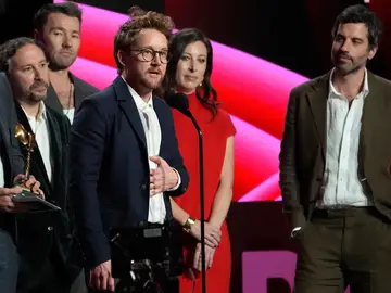 2026 Film Independent Spirit Awards - Show Teddy Schwarzman, from left, Joel Edgerton, Clint Bentley, Ashley Schlaifer, and Adolpho Veloso accept the award for best feature for "Train Dreams" during the Film Independent Spirit Awards on Sunday, Feb. 15, 2026, at the Hollywood Palladium in Los Angeles. (AP Photo/Chris Pizzello)