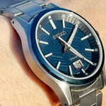 El cristal de zafiro no es habitual en este rango, y marca la diferencia