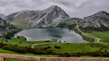 Viaja a Asturias solo para ver las mejores vistas de la comunidad y asegura que todavía está emocionado: "Es constantemente ir hacia arriba" Viaja a Asturias solo para ver las mejores vistas de la comunidad y asegura que todavía está emocionado: "Es constantemente ir hacia arriba"
