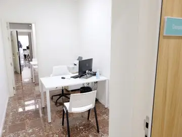 Consulta vacía durante la huelga. Consulta vacía durante la huelga.