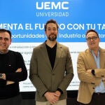  Santiago Miguel Casado, Consejero Delegado del Grupo Hermi, Juan Mart&iacute;n Hern&aacute;ndez, Vicerrector de Pol&iacute;tica Cient&iacute;fica e Internacionalizaci&oacute;n de la UEMC, y Jos&eacute; Luis Dom&iacute;nguez Sanz, Director General de ACOR.
