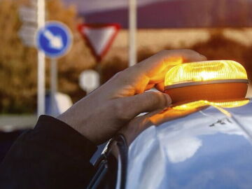 que baliza v16 comprar para tu coche comparativa de los mejores modelos homologados por la dgt