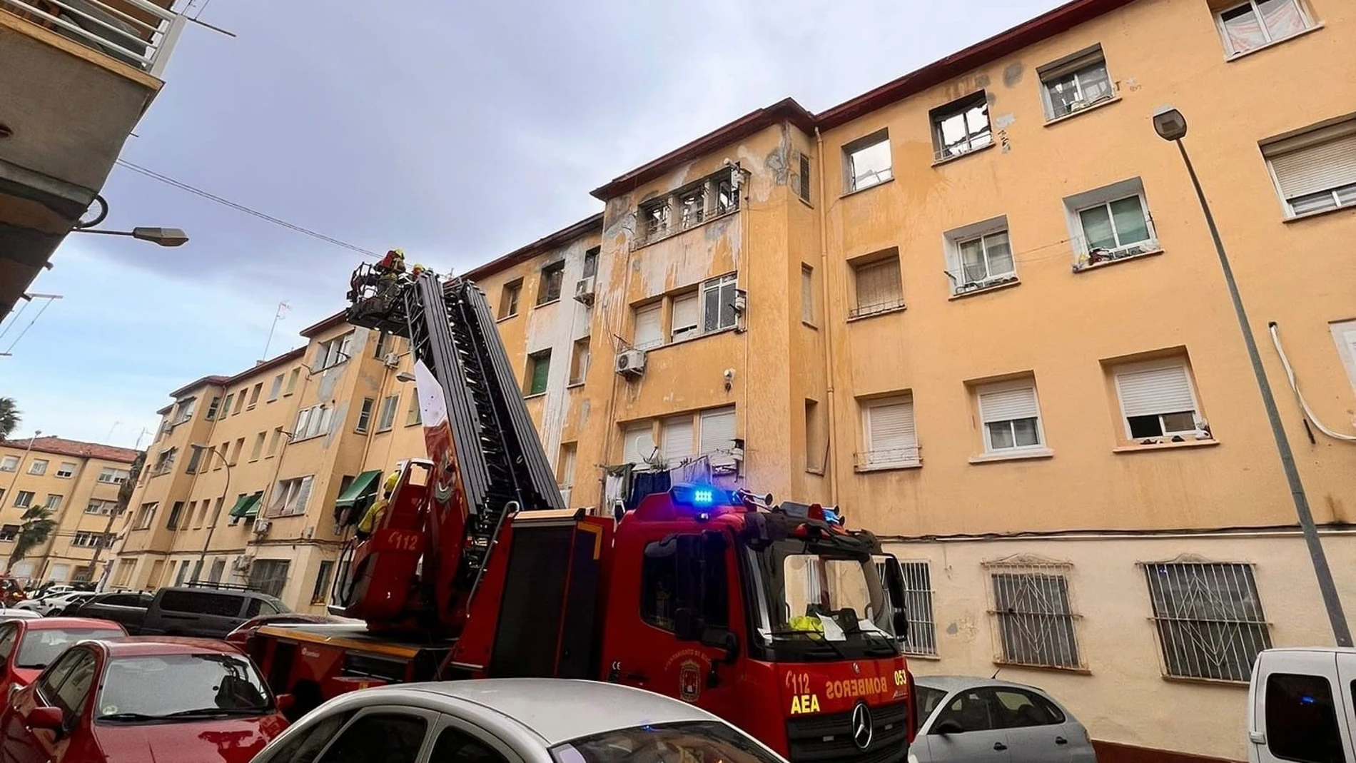 Inmueble afectado por el fuego en Alicante ROBERTO PLAZA/EUROPA PRESS 16/02/2026