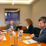 Mar&iacute;a Pardo se re&uacute;ne con el presidente de la C&aacute;mara de Contratistas de Castilla y Le&oacute;n, Enrique Pascual, en compa&ntilde;&iacute;a de Cantalapiedra y V&iacute;ctor Alonso