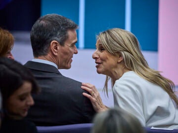 El Presidente del Gobierno, Pedro S&aacute;nchez, preside la firma del acuerdo para la subida del salario m&iacute;nimo interprofesional (SMI) de 2026, en la sede del Ministerio de Trabajo y Econom&iacute;a Social. Asisten Yolanda D&iacute;az, Unai Sordo (CC.OO.) y Pepe &Aacute;lvarez (UGT) &copy; Alberto R. Rold&aacute;n / Diario La Raz&oacute;n 16 02 2026