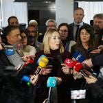 La presidenta de la Junta de Extremadura en funciones, Mar&iacute;a Guardiola, atiende a los medios en Navalmoral de la Mata