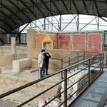 A la luz las pinturas dedicadas a los dioses en la Casa de los Grifos de Complutum