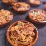 Tapa "Oreja cofrade al verm&uacute; alicantino&raquo;, del bar Pipirana Vermut, de Alicante