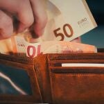 El secreto de un billete de 50 euros doblado que podr&iacute;a salvarte m&aacute;s de lo que imaginas