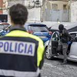 Detenido un fugitivo buscado en Suecia por homicidio tras volar a Alicante y alojarse en hostel en Madrid